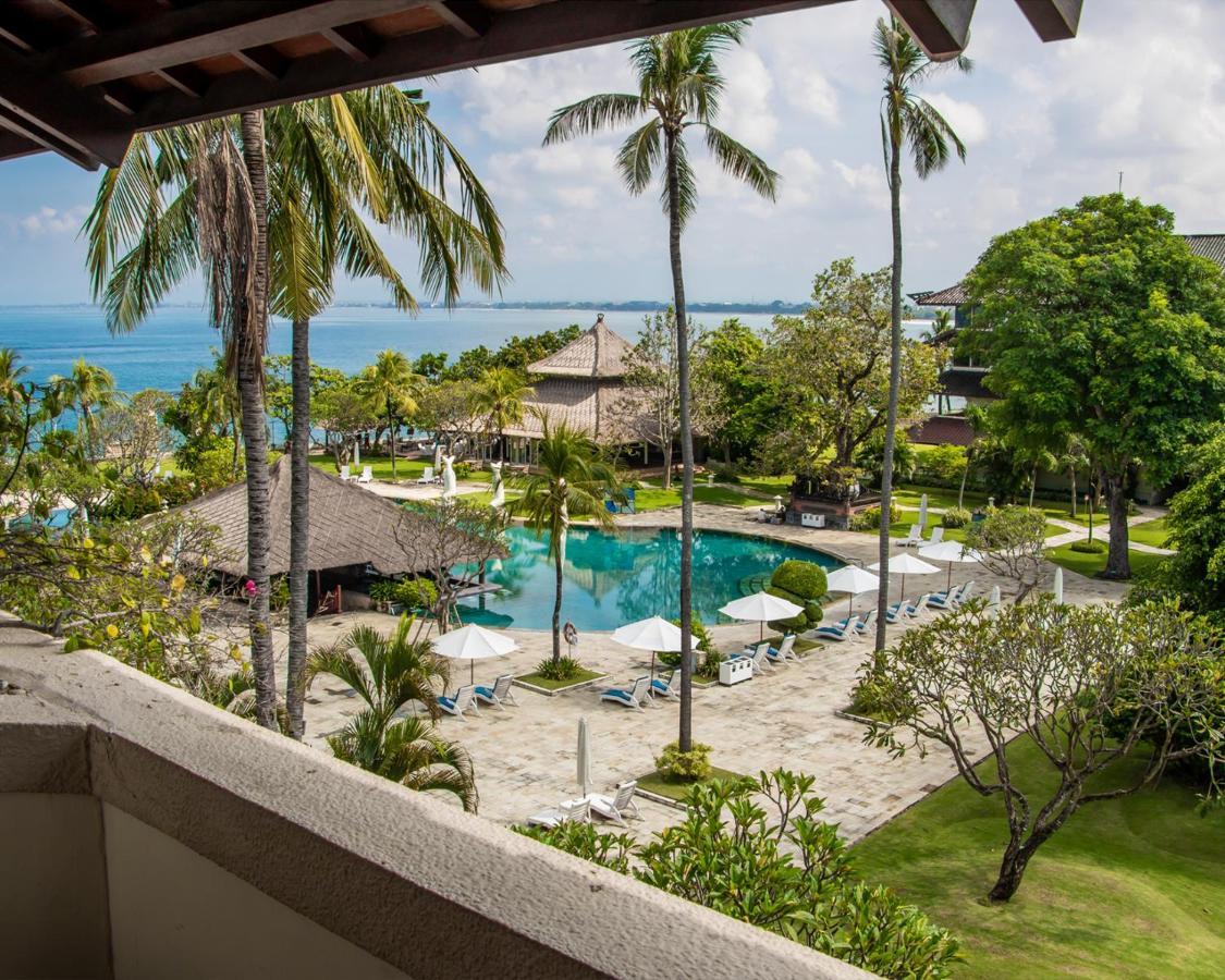 Discovery Kartika Plaza Hotel Kuta Lombok Kültér fotó The pool at the resort