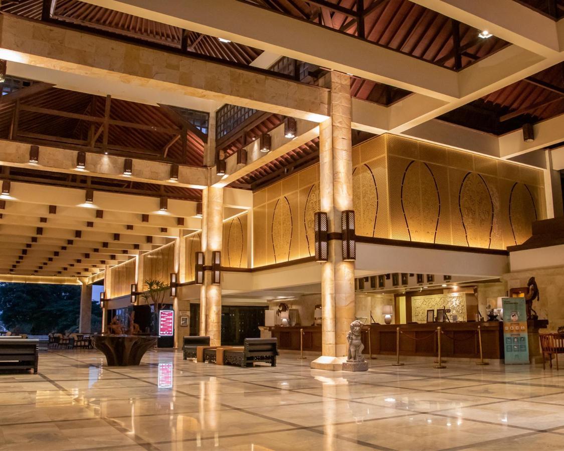 Discovery Kartika Plaza Hotel Kuta Lombok Kültér fotó The lobby of the hotel