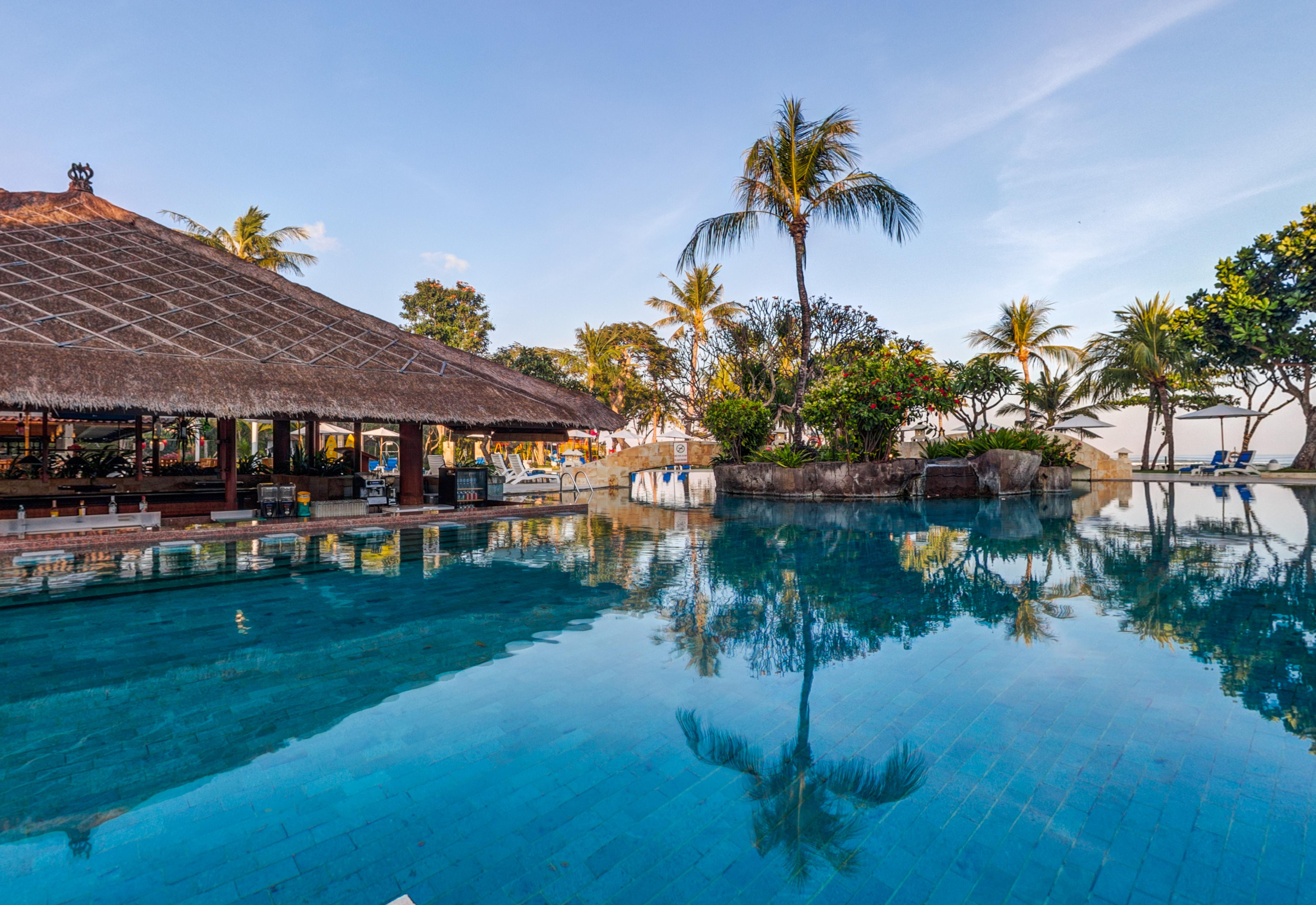 Discovery Kartika Plaza Hotel Kuta Lombok Kültér fotó The pool at the resort