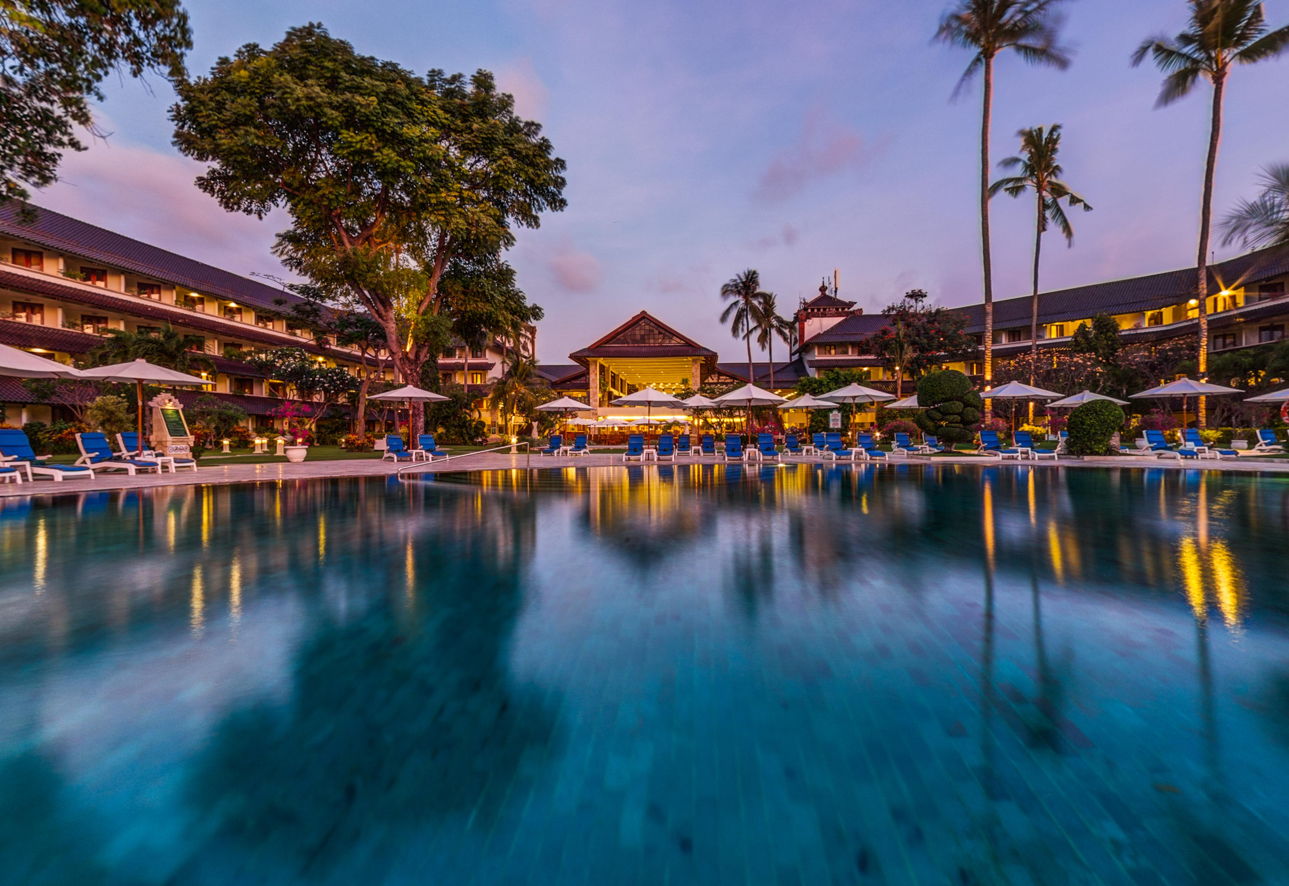 Discovery Kartika Plaza Hotel Kuta Lombok Kültér fotó The pool at the Le Méridien Bali Resort & Spa