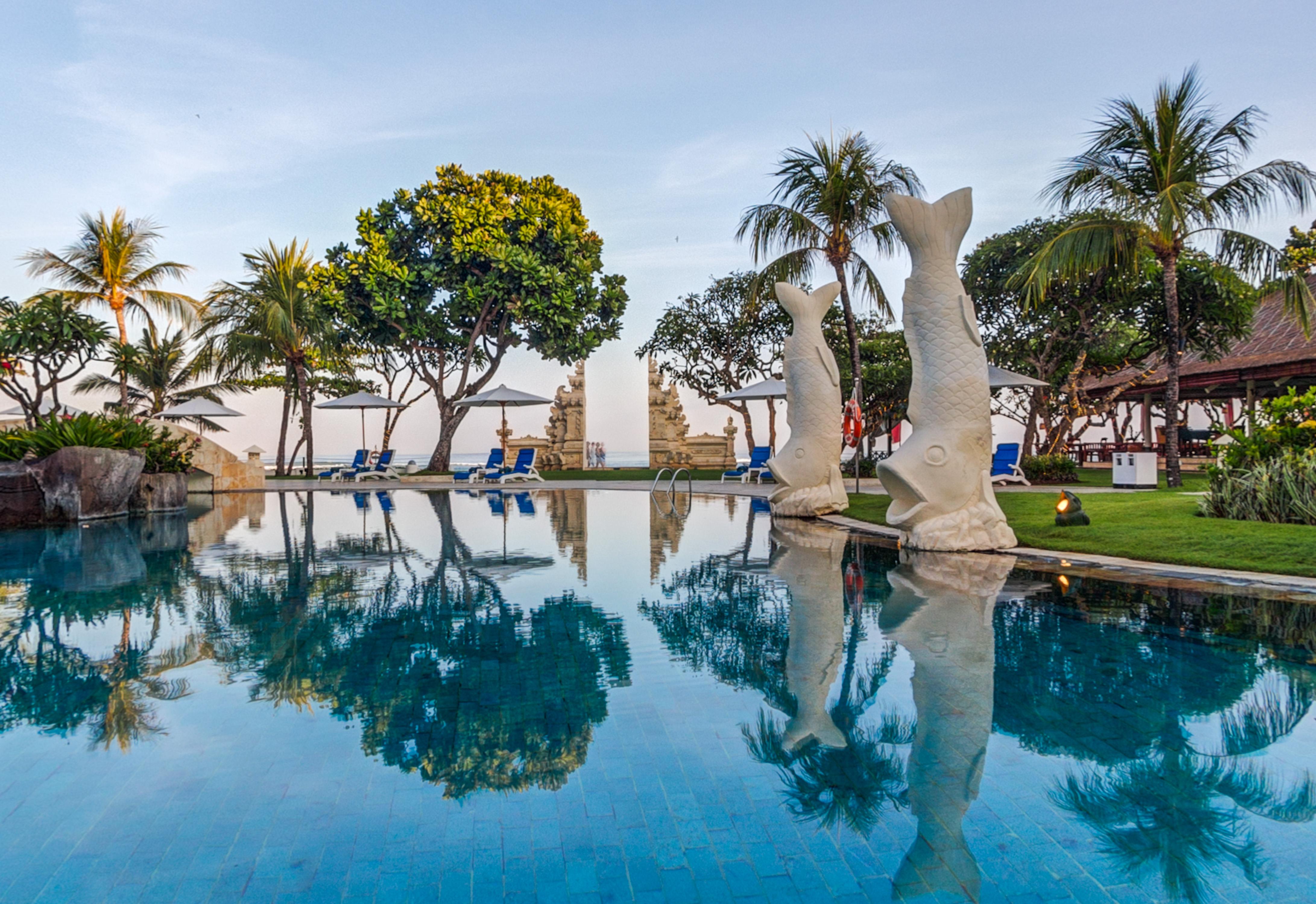 Discovery Kartika Plaza Hotel Kuta Lombok Kültér fotó The swimming pool at the resort