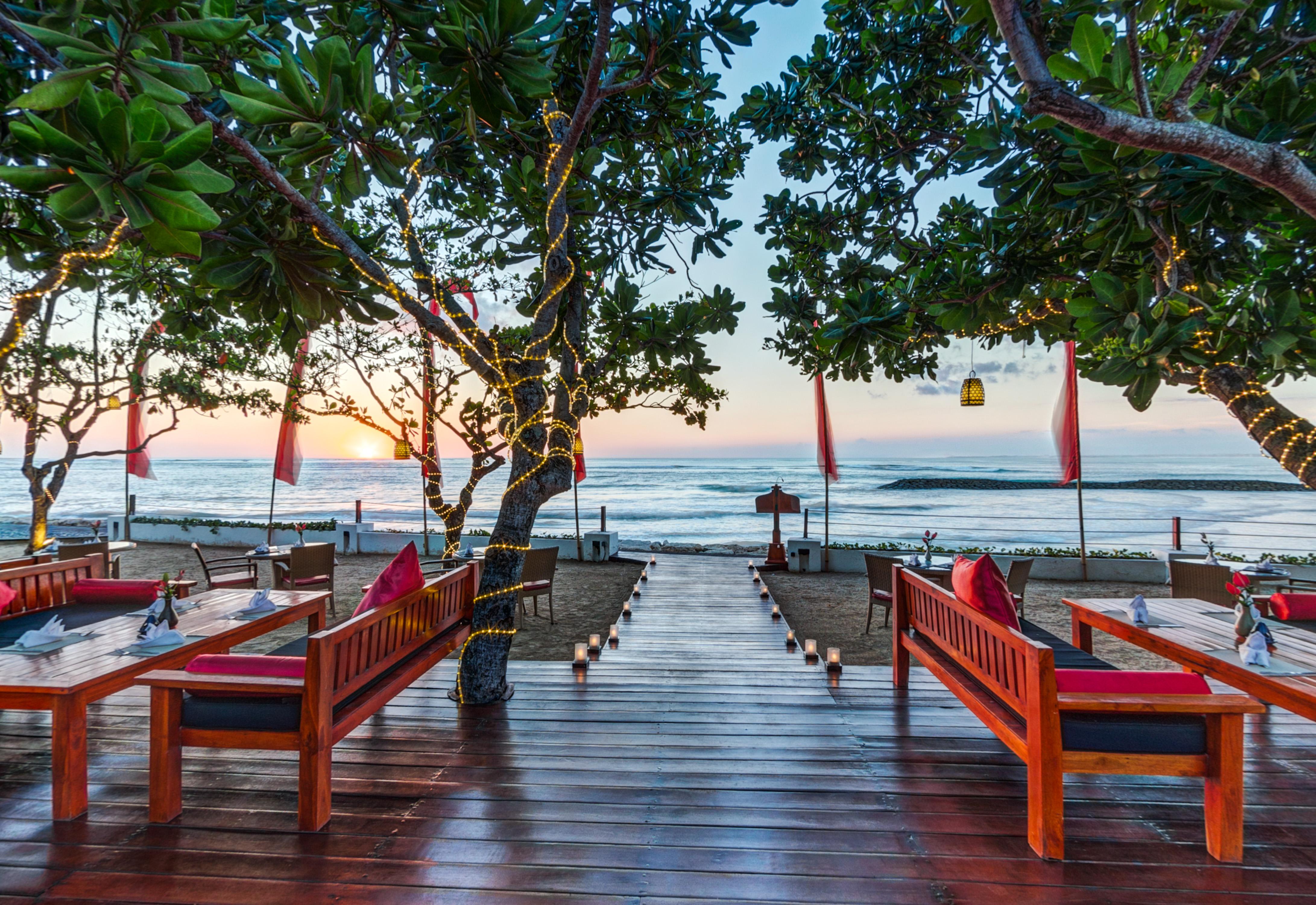 Discovery Kartika Plaza Hotel Kuta Lombok Kültér fotó The Deck at The Standard