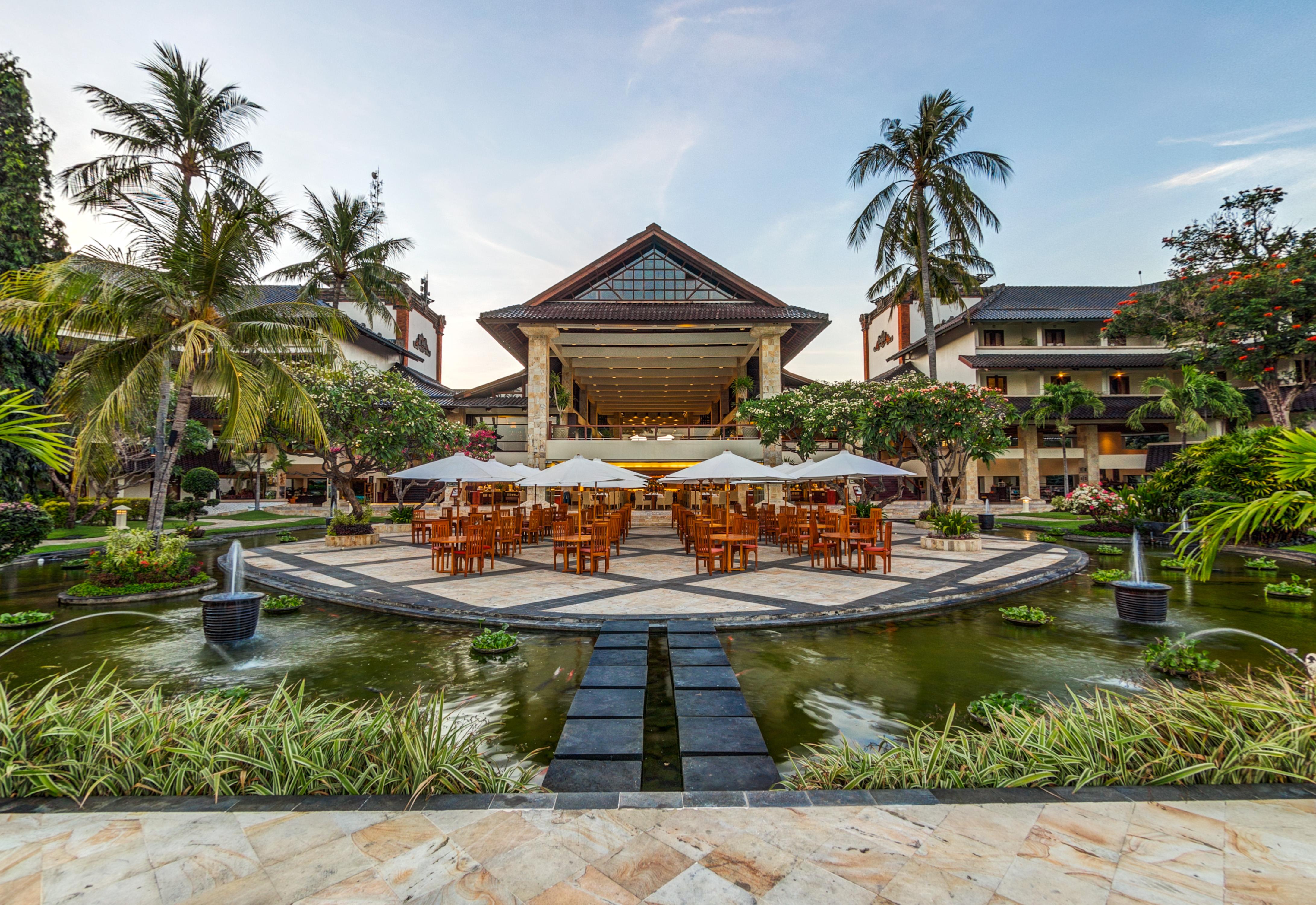 Discovery Kartika Plaza Hotel Kuta Lombok Kültér fotó The lobby of the resort