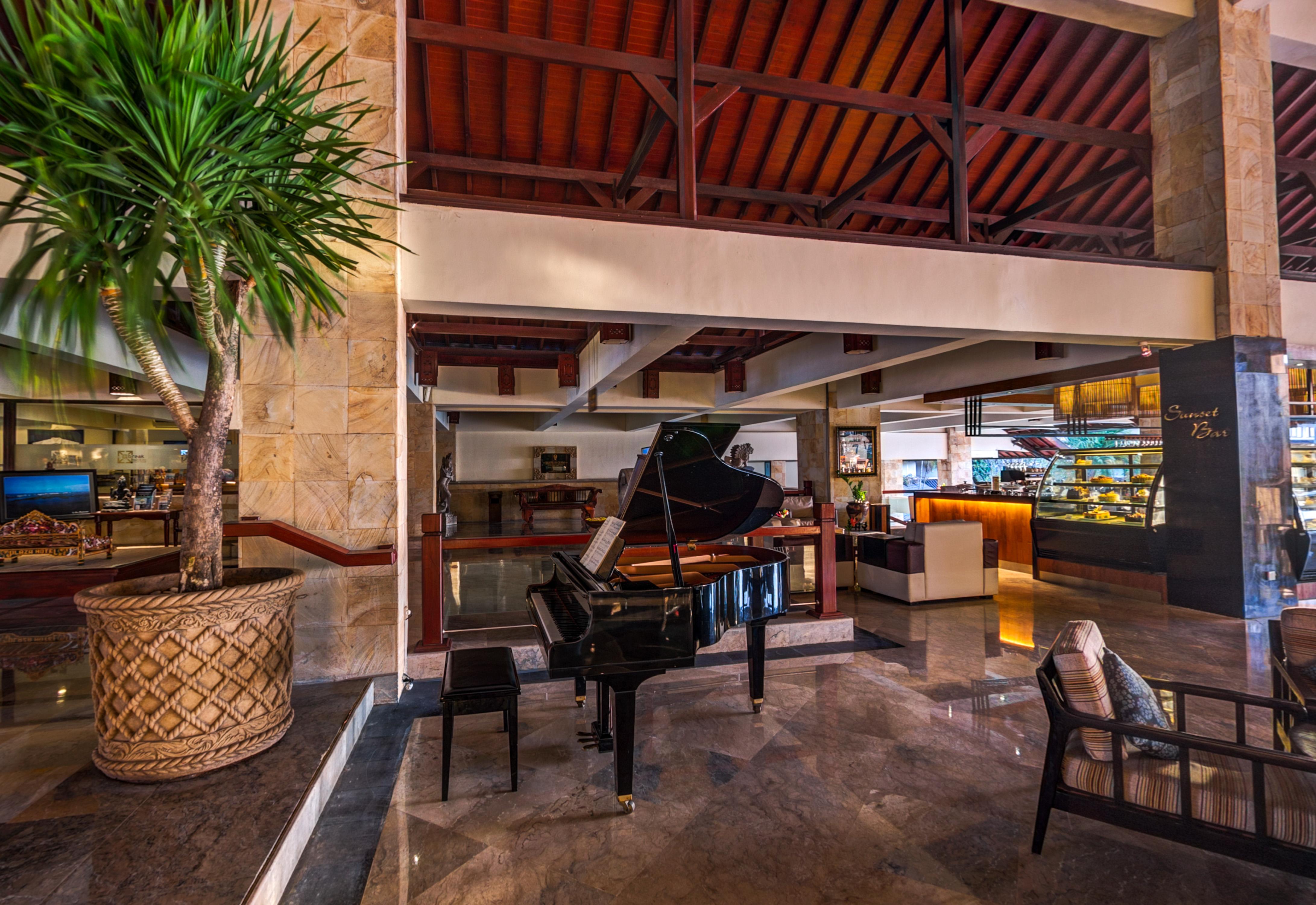 Discovery Kartika Plaza Hotel Kuta Lombok Kültér fotó Lobby