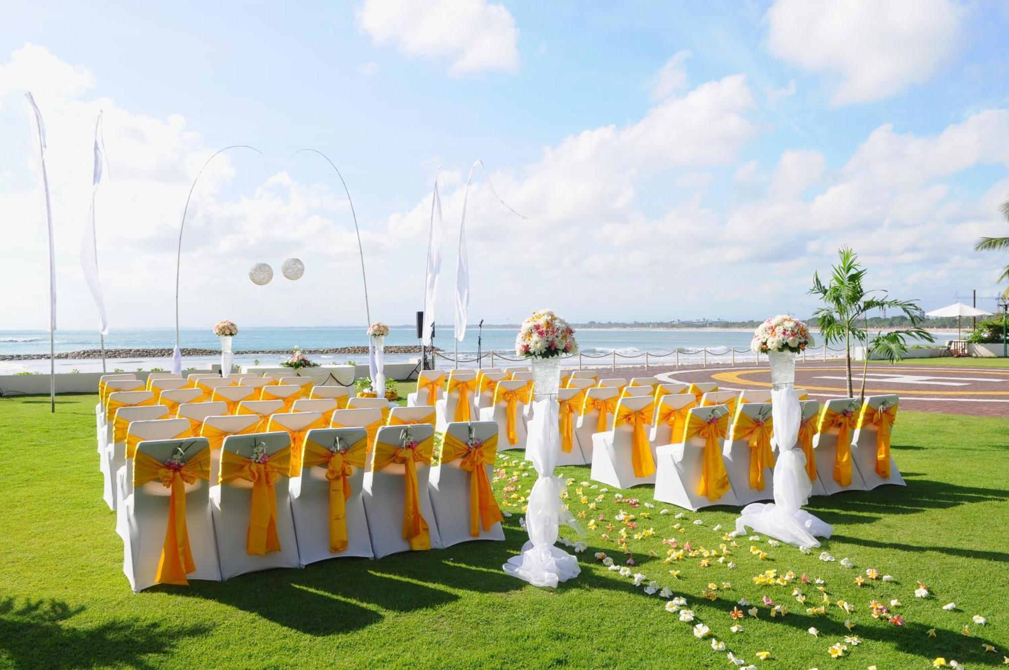 Discovery Kartika Plaza Hotel Kuta Lombok Kültér fotó The lawn at the Royal Adelaide Hospital