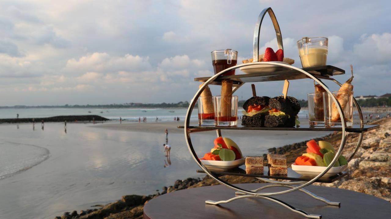 Discovery Kartika Plaza Hotel Kuta Lombok Kültér fotó Afternoon tea at the beach