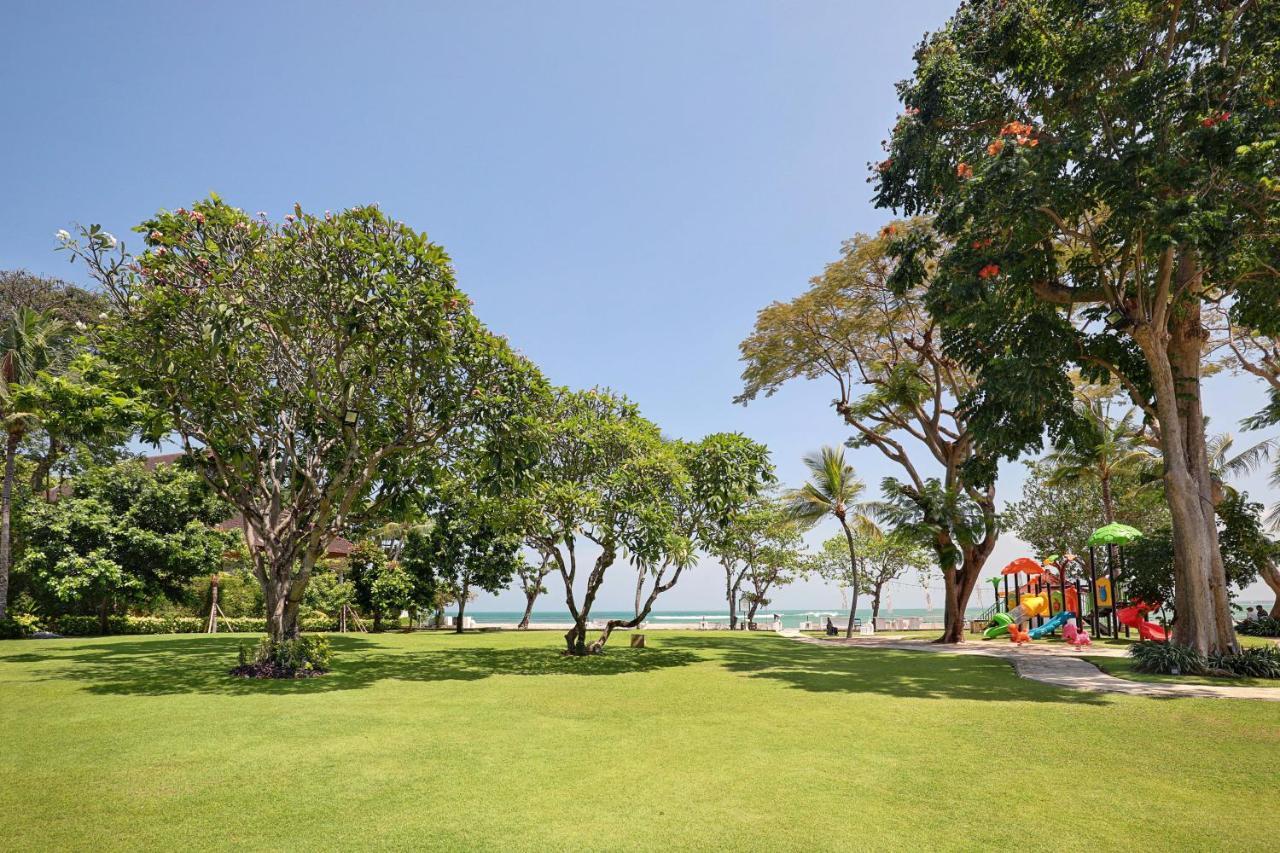 Discovery Kartika Plaza Hotel Kuta Lombok Kültér fotó The park